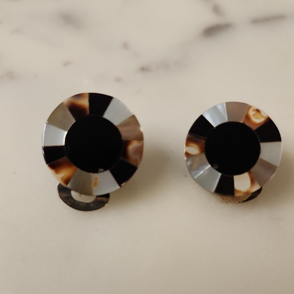 Windmill Onyx and Pearl Abalone Round Clip On Earrings | Vintage